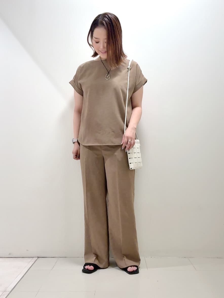 YUIさんの「UNTITLED｜【セットアップ可/はっ水/通勤】リラククール 半袖ブラウス」を使ったコーディネート