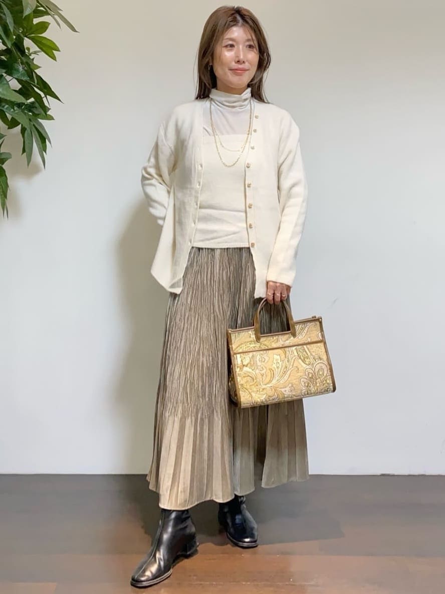 tomoさんの「UNTITLED｜【トレンド/柔らかな素材感】ビスチェセットカーディガン」を使ったコーディネート