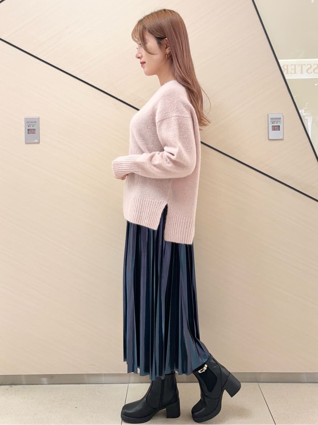 Rinaさんの「DRESSTERIOR｜アルパカブレンドVネックニット」を使ったコーディネート