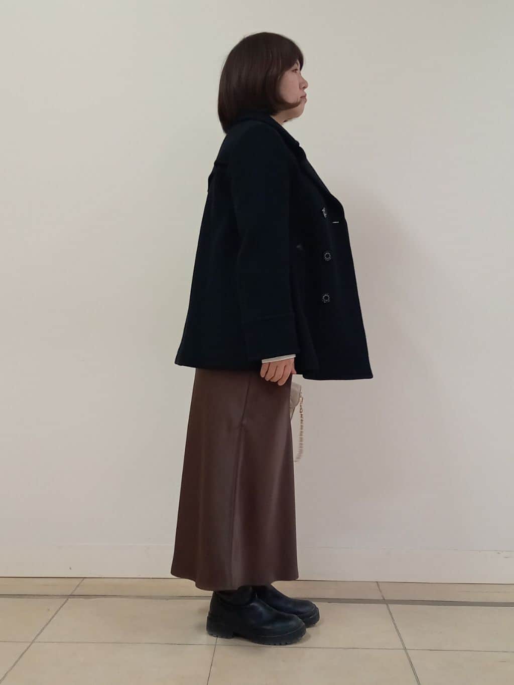 emiさんの「DRESSTERIOR｜ストレッチヴィンテージサテンナロースカート」を使ったコーディネート