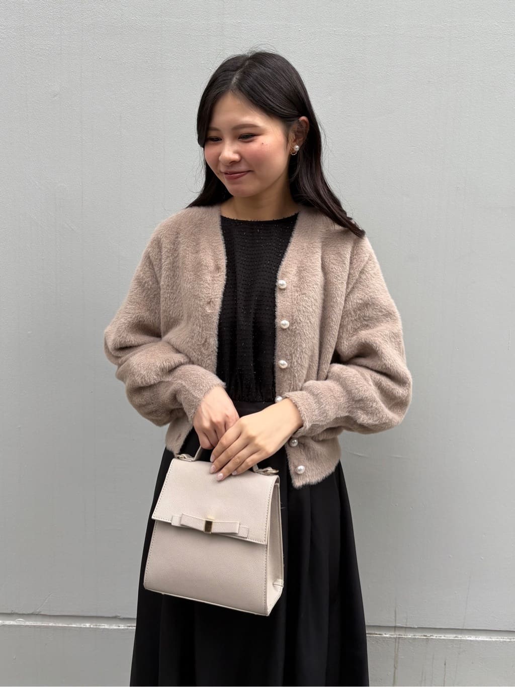 AOIさんの「Couture brooch｜【前後2WAY】Springフェザーカーデトップス」を使ったコーディネート