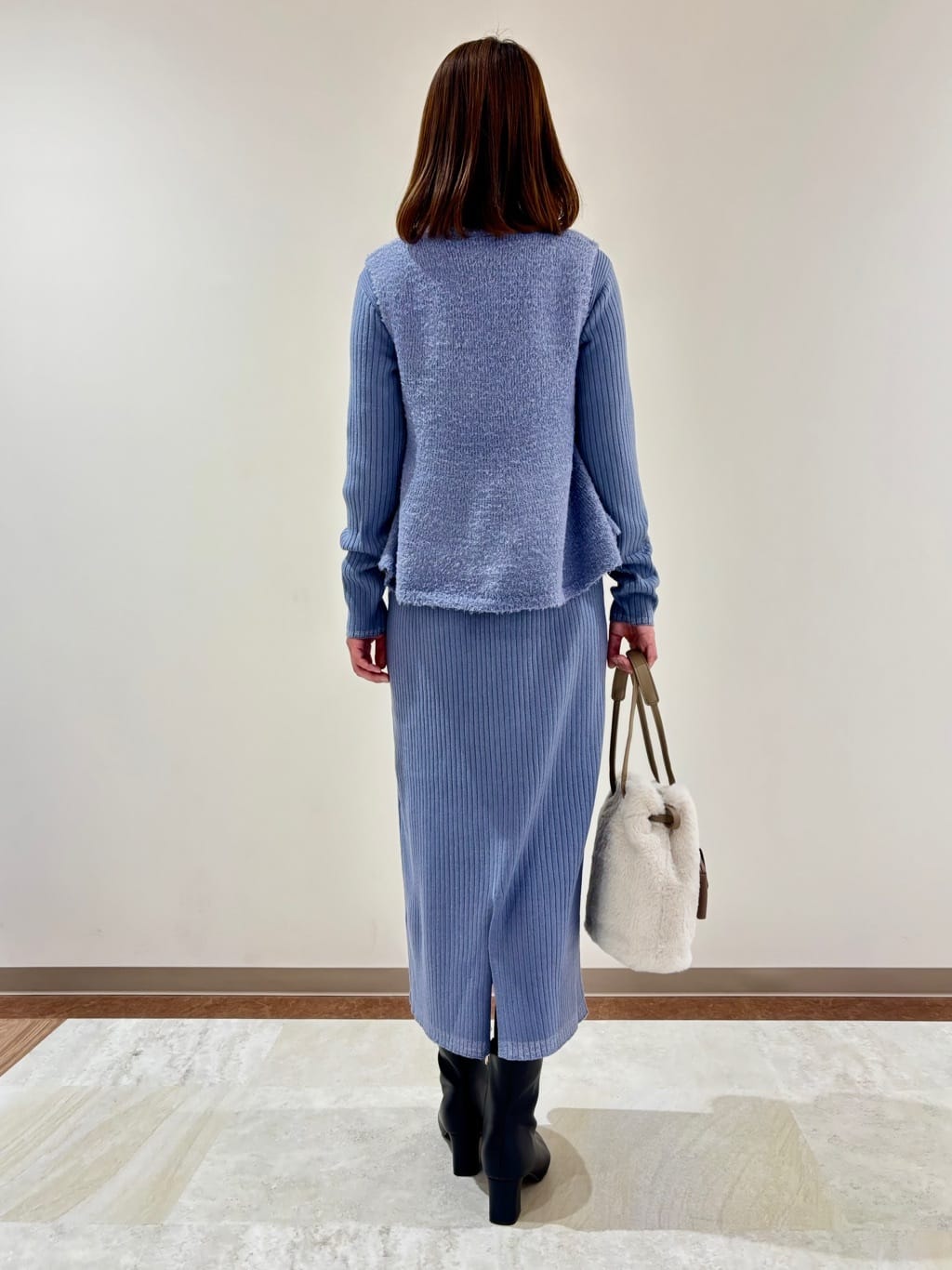 miさんの「grove｜【2点SET/体型カバー】一枚で決まる、ペプラムベスト&times;ニットワンピース」を使ったコーディネート