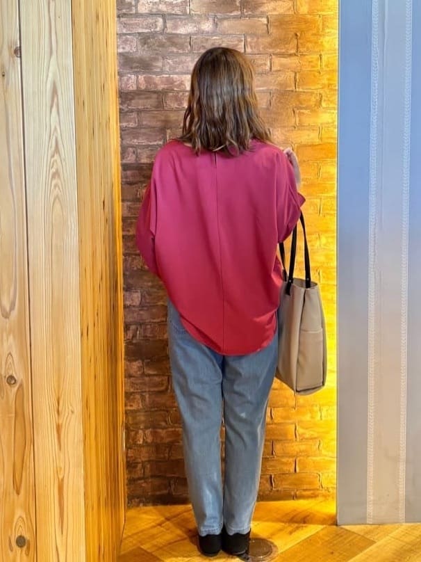 mieさんの「SHOO･LA･RUE｜【高レビュー/洗濯後しわになりにくい】1枚でサマ見え 8分袖ドルマンブラウス」を使ったコーディネート