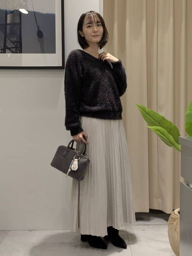 なめさんの「THE SHOP TK｜【華やかで柔らか】ふわふわフェザーニット/洗える・前後2WAY」を使ったコーディネート