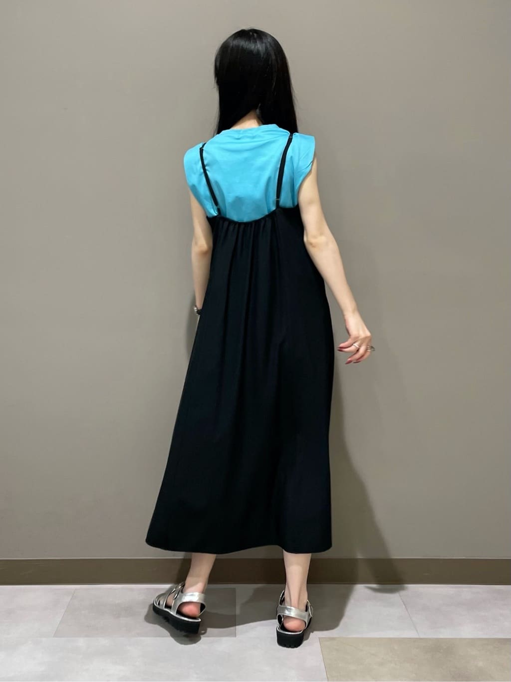 KEIKOさんの「INDIVI｜【UVケア】エアリージョーゼット キャミワンピース」を使ったコーディネート