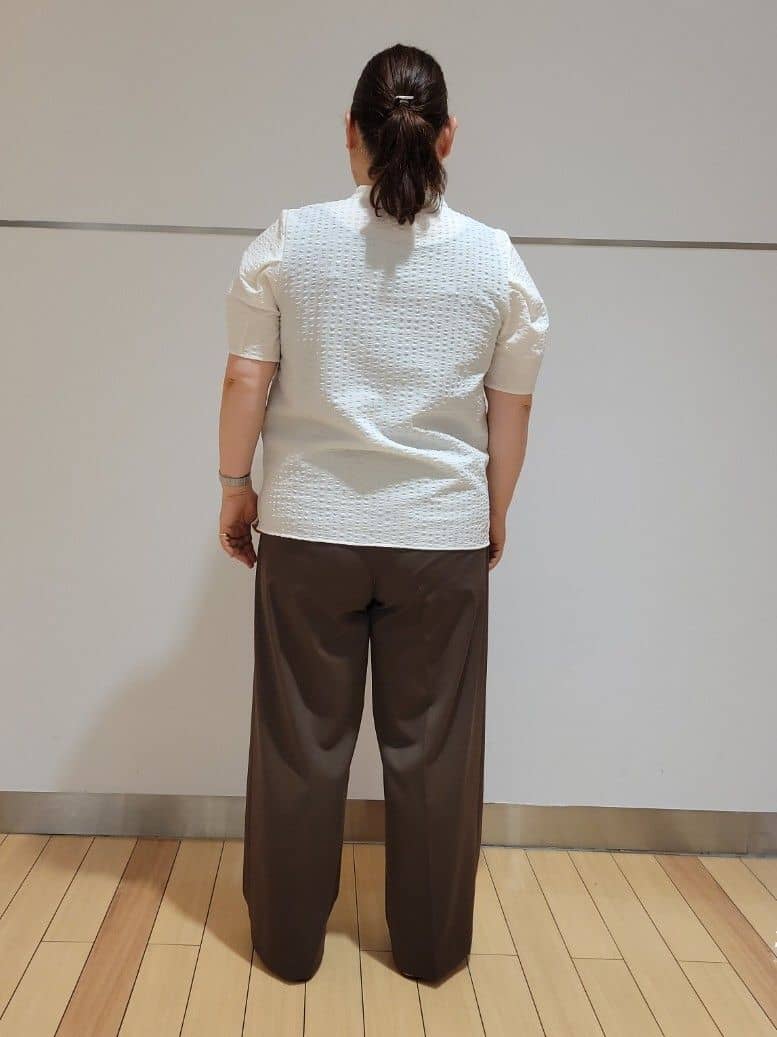TAKAさんの「UNTITLED｜【吸水速乾/ストレッチ/Vネック】フォルムスリーブ ブラウス」を使ったコーディネート