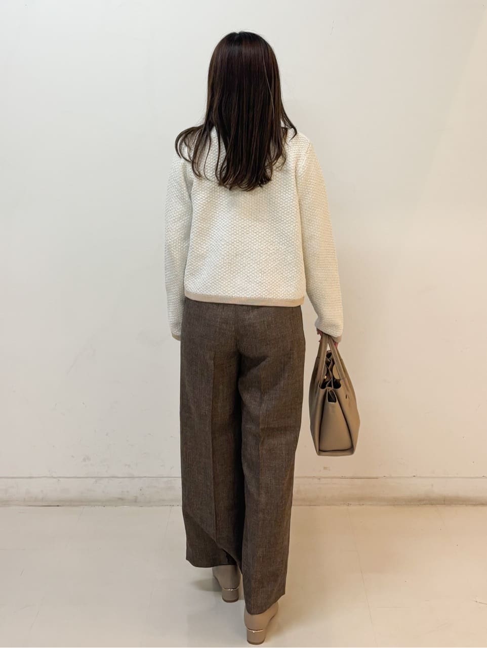 もとさんの「index｜【抗菌防臭】ビジュー付きヒールパンプス」を使ったコーディネート