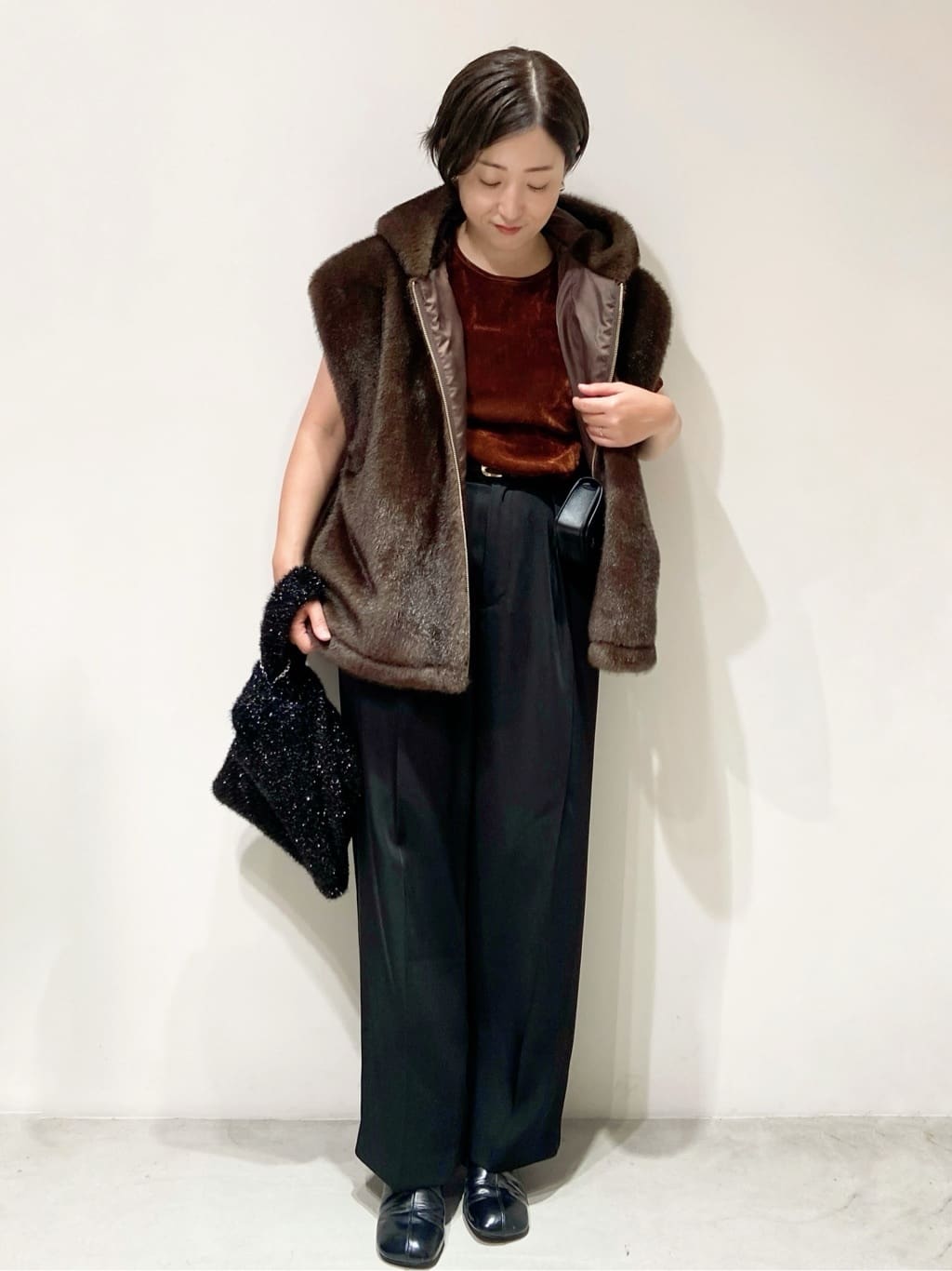 MIHOさんの「OPAQUE.CLIP｜【es】ミンクライクフェイクファーフードベスト【洗える】」を使ったコーディネート