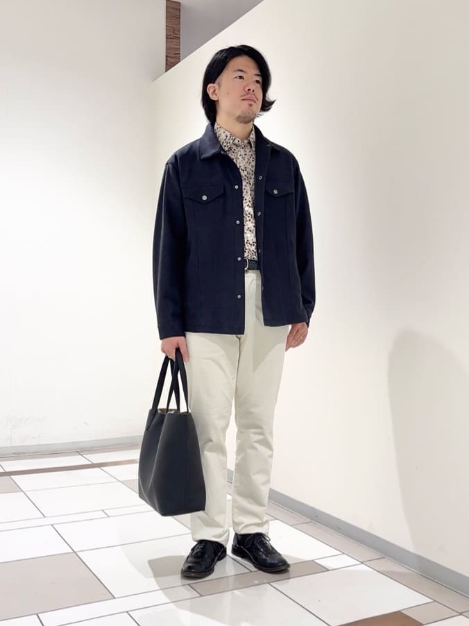 及川さんの「TAKEO KIKUCHI｜ストライプ小花 長袖シャツ」を使ったコーディネート