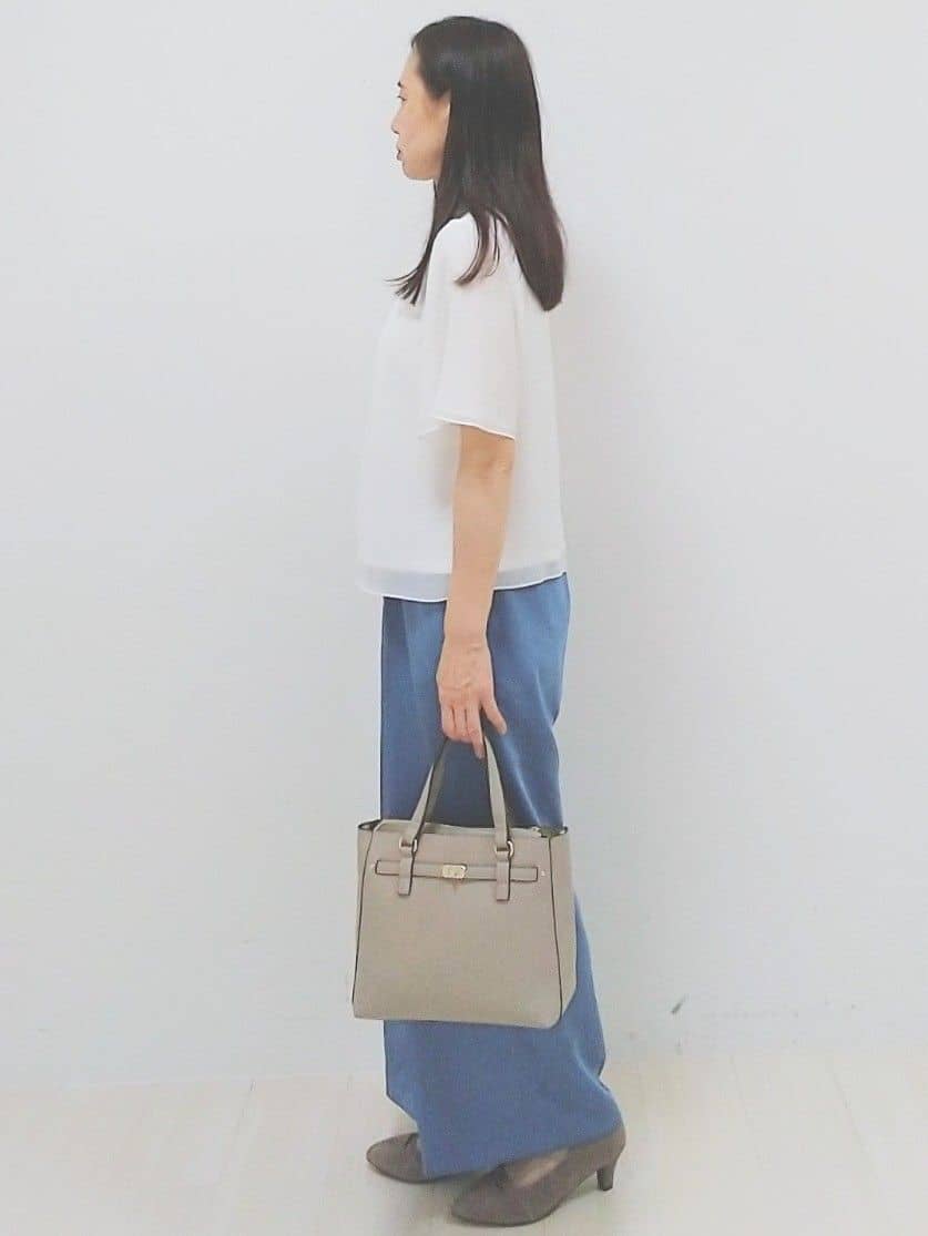 SANAさんの「Reflect｜【WEB先行カラーあり／手洗い可／アンサンブル可】バイカラーカーディガン」を使ったコーディネート