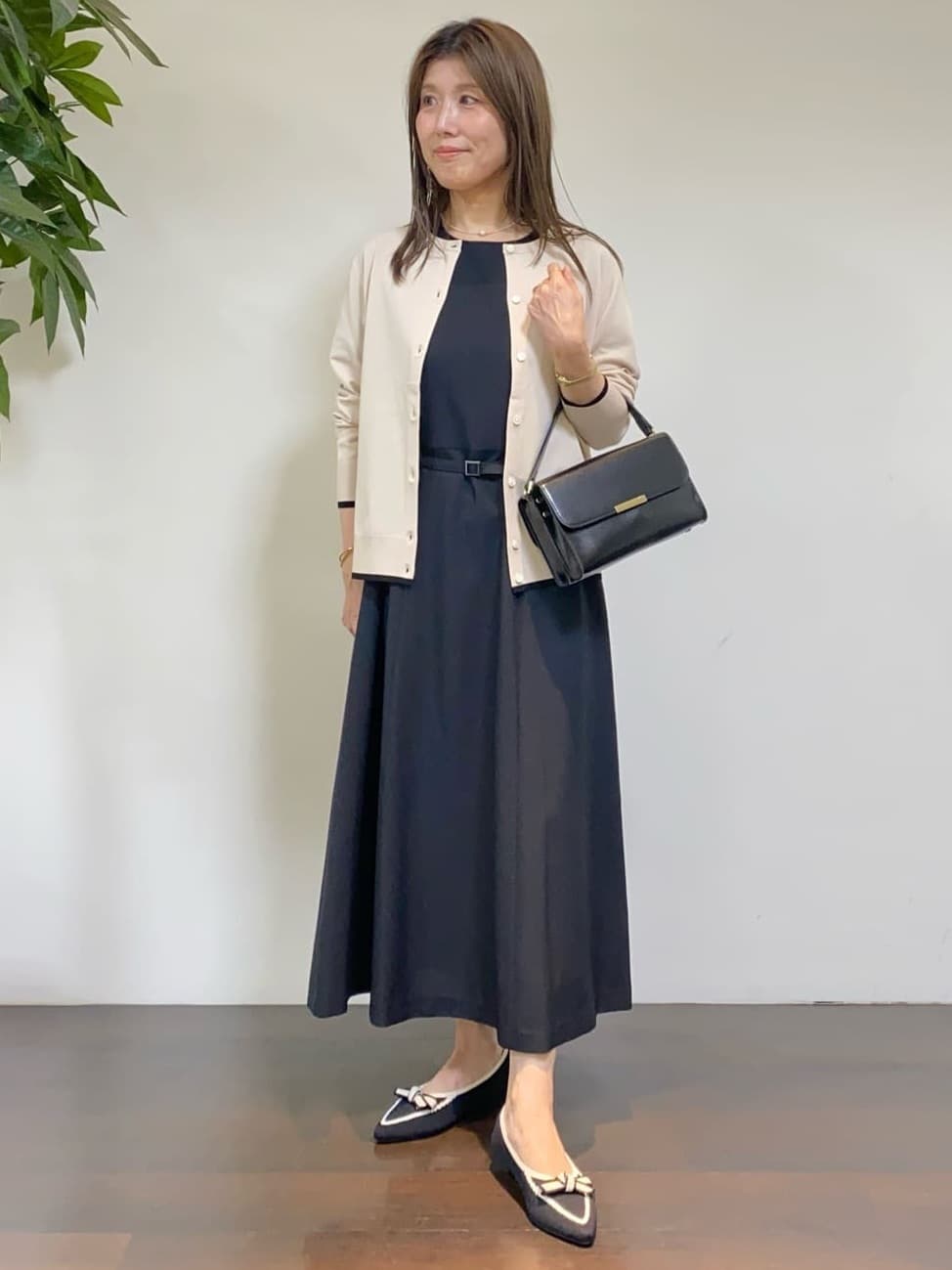 tomoさんの「UNTITLED｜【きれいめカジュアル/セミフレア】異素材ドッキングワンピース」を使ったコーディネート