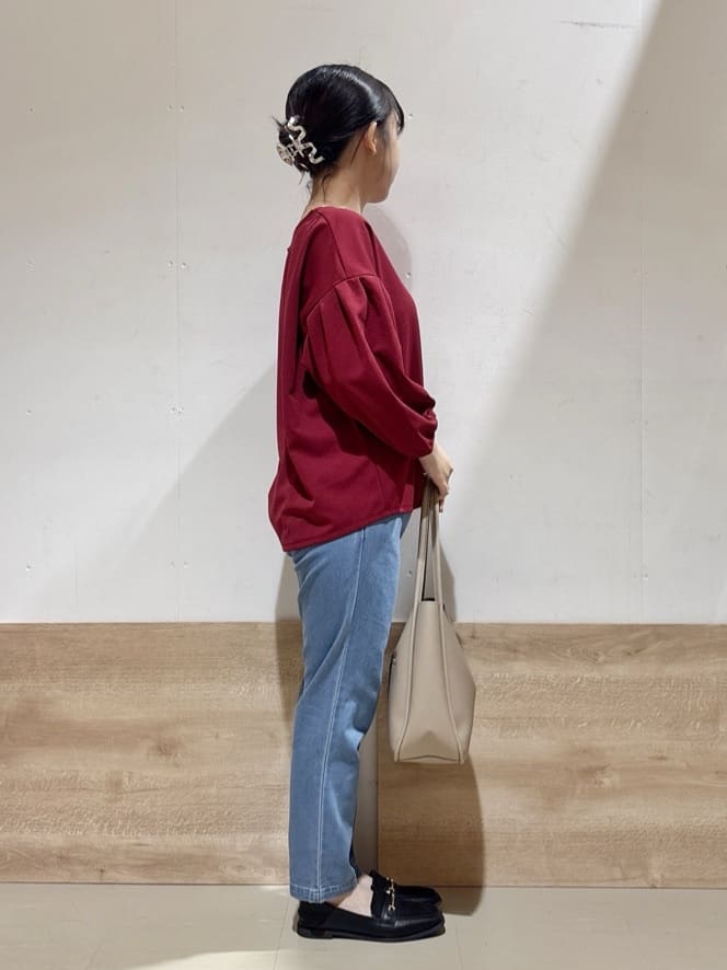 るねさんの「SHOO･LA･RUE｜【2点セット/7分袖】大人のきれい見え お袖タック入りアクセ付きトップス」を使ったコーディネート