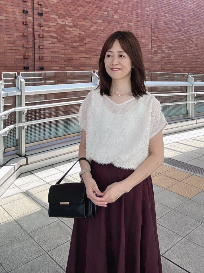makiさんの「UNTITLED｜【セットアップ可/洗える】フェザーフレンチスリーブブラウス」を使ったコーディネート