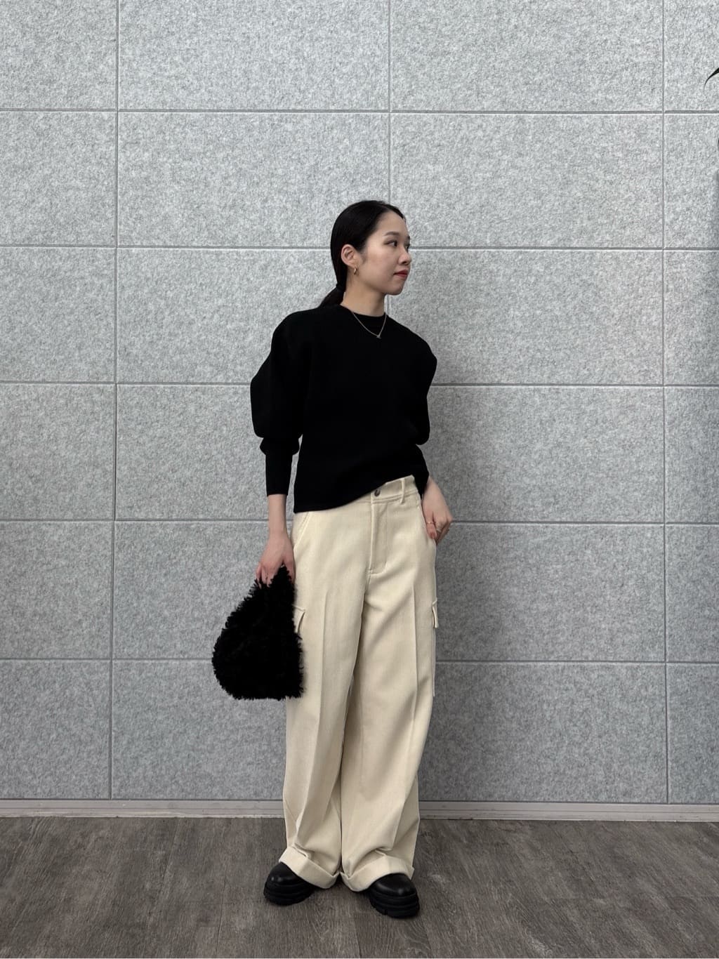 ひなさんの「INDIVI｜フェイクファーマイクロバッグ」を使ったコーディネート