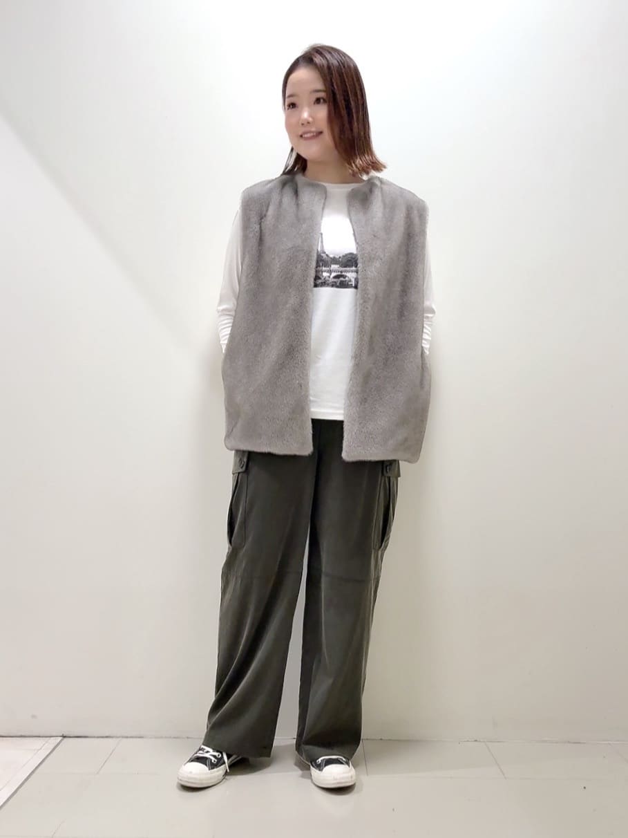 YUIさんの「UNTITLED｜【トレンド/ジレ】フェイクファーベスト」を使ったコーディネート