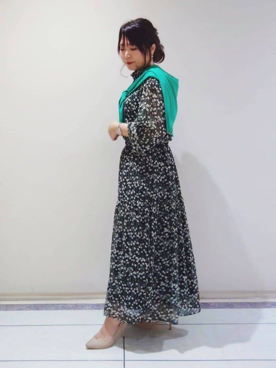 TOMOMIさんの「INDIVI｜【秋映え柄/セットアップ可能】フラワーシフォンブラウス」を使ったコーディネート