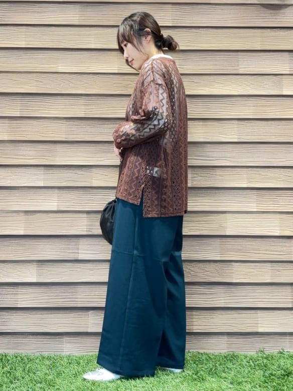 himiさんの「SHOO･LA･RUE｜【セットアップ可】レース使いが美しい バンドカラーシャツ」を使ったコーディネート