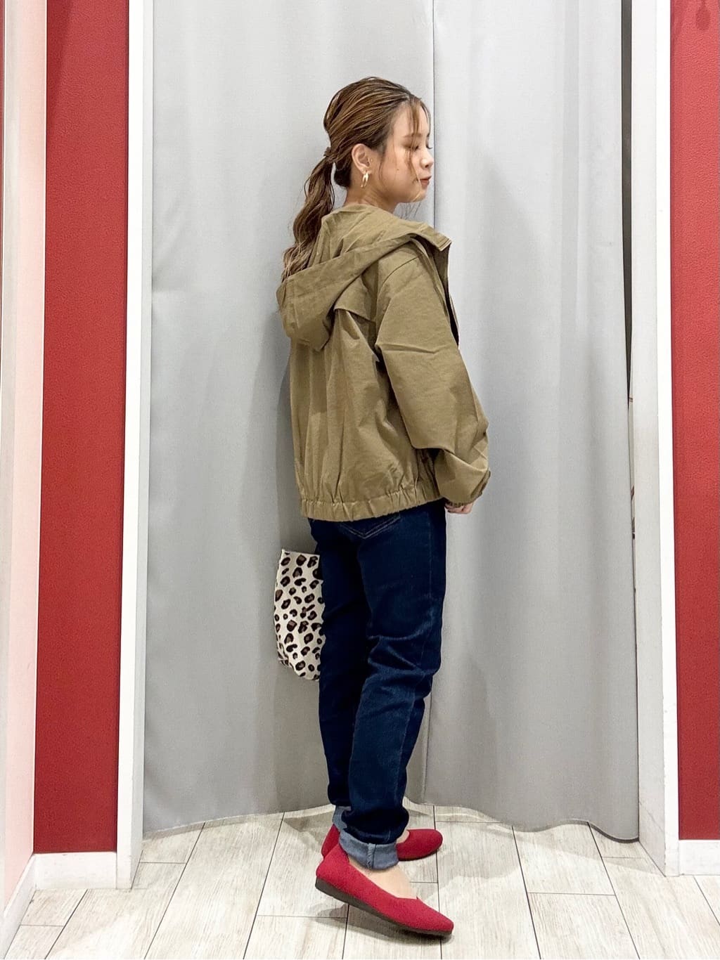 shioさんの「SHOO･LA･RUE｜【洗濯後しわになりにくい】さらっとタッチの 5分袖ドルマンブラウス」を使ったコーディネート