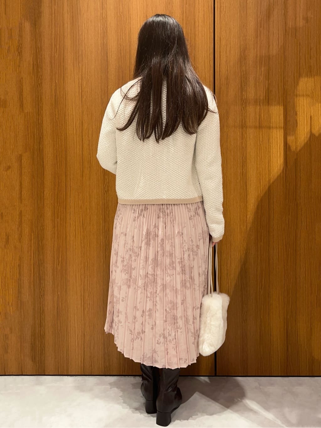 アスカさんの「index｜【11色展開】フェイクファースクエアミニポシェット」を使ったコーディネート