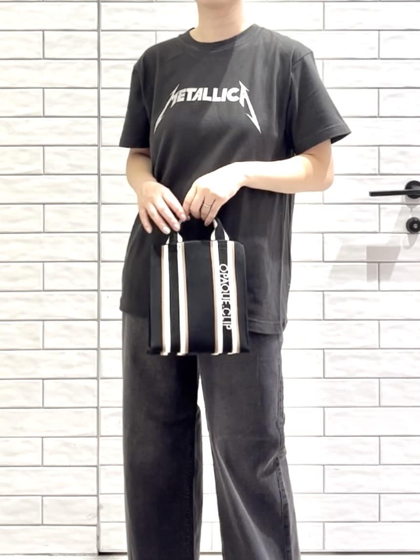 しおりさんの「OPAQUE.CLIP｜ロックTシャツ別注アソート【GREEN DAY／METALLICA／THE BEATLES】」を使ったコーディネート