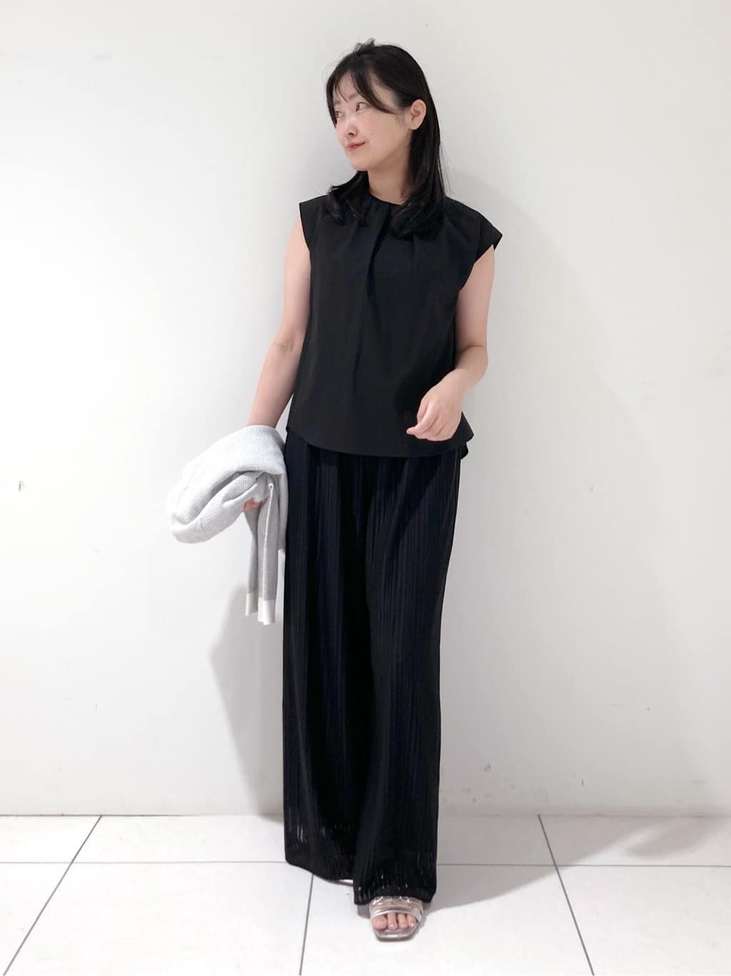 momokoさんの「INDIVI｜【軽く羽織れる/洗える】ジャケット風カーディガン」を使ったコーディネート