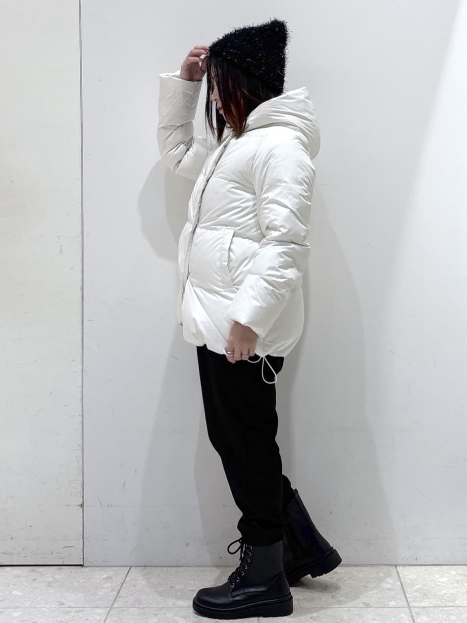mameさんの「OPAQUE.CLIP｜撥水フードミドルダウンコート【防風／抗菌防臭／洗濯機OK】《S～LL》」を使ったコーディネート