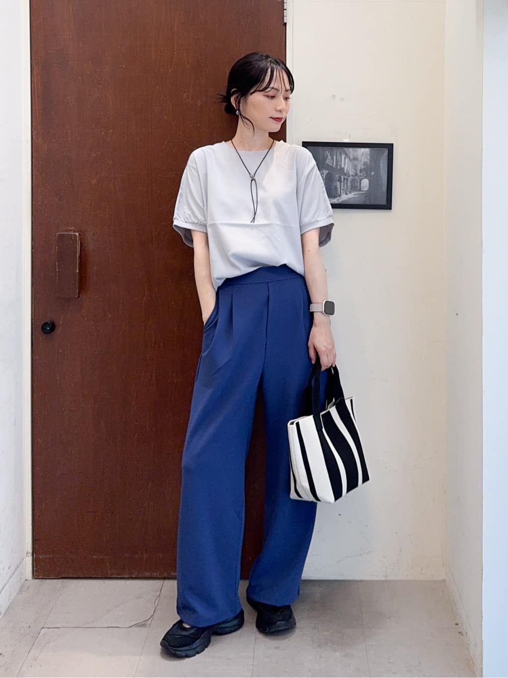 𝐇𝐢𝐫𝐨𝐦𝐢さんの「SHOO･LA･RUE｜【ひんやり/洗濯後しわになりにくい】リブ切り替えドルマンブラウス」を使ったコーディネート