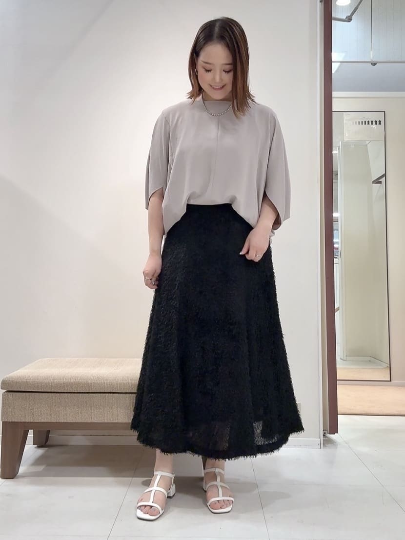 YUIさんの「UNTITLED｜【セットアップ可/後ろウエストゴム】フェザーマーメイドスカート」を使ったコーディネート