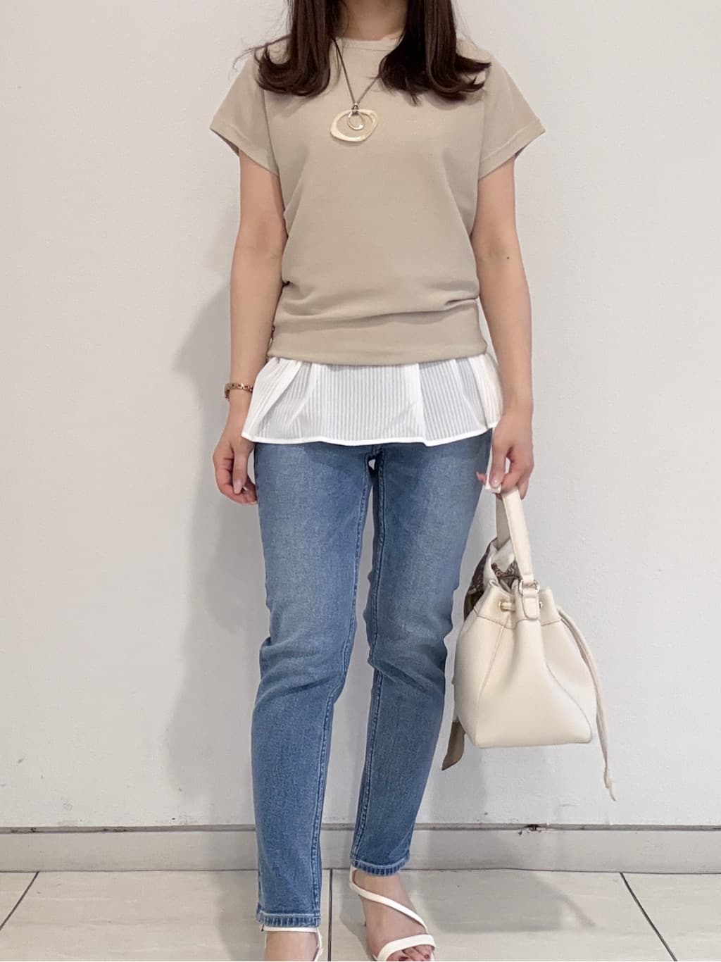 kahoさんの「INDIVI｜【洗える／レイヤードにも活躍】ペプラムインナートップス」を使ったコーディネート
