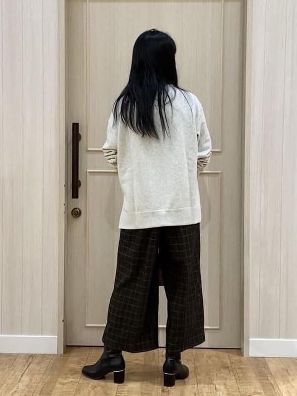 ERIさんの「SHOO･LA･RUE｜グラフィックアソート裏毛スウェット」を使ったコーディネート