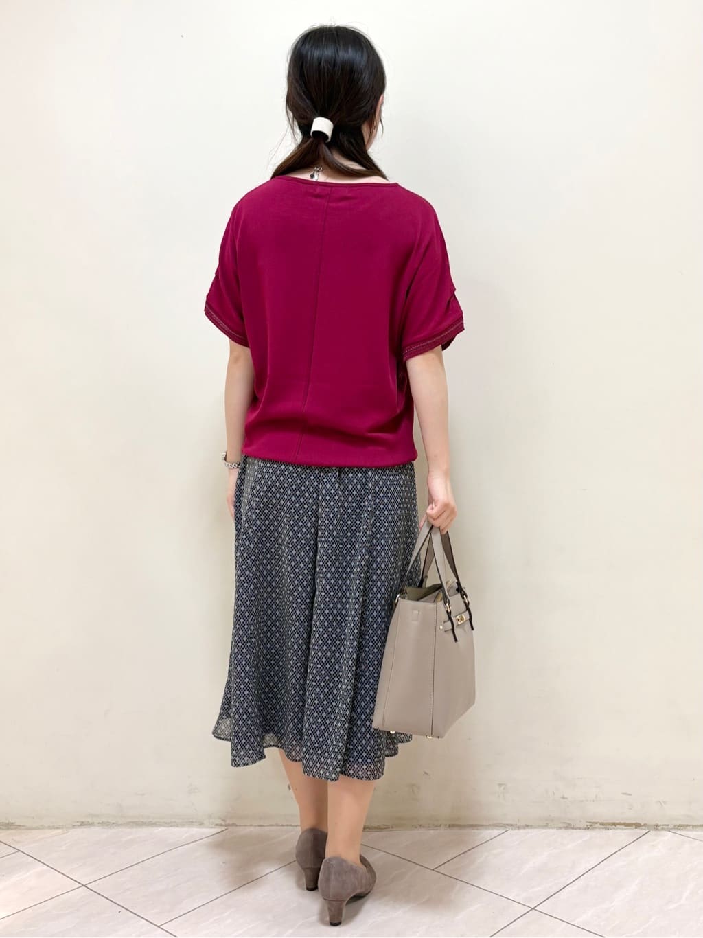 mikiさんの「Reflect｜【選べる7色◎／手洗い可／二の腕カバー】半袖ニット」を使ったコーディネート