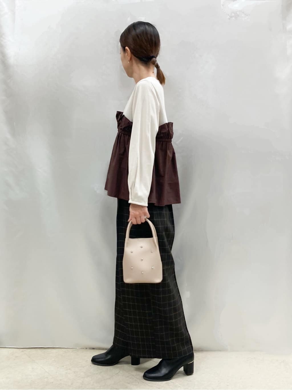 thさんの「SHOO･LA･RUE｜【洗濯機可/S-LL】1枚で華やか フリルドッキングトップス」を使ったコーディネート