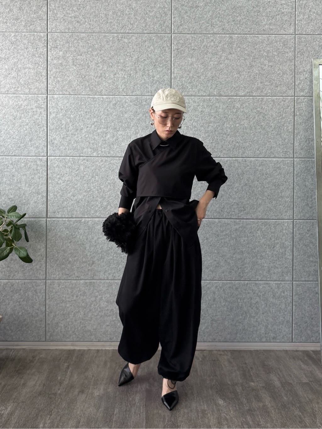kotakiさんの「INDIVI｜ウエストギャザーパンツ」を使ったコーディネート