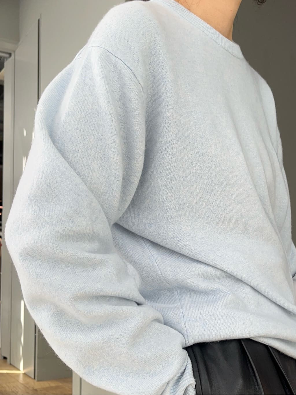 神野（jinno）さんの「TAKEO KIKUCHI｜【Air Palette Knit】ワンポイント カラーニット プルオーバー」を使ったコーディネート