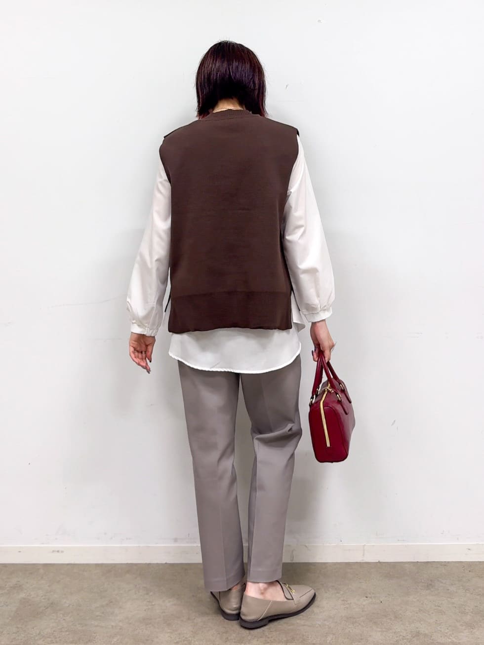 𝐜𝐡𝐢𝐤𝐚さんの「SHOO･LA･RUE｜【洗濯機可/S-3L/美脚シルエット】通勤・セレモニーにも　きちんと見えする ソフトスティックパンツ」を使ったコーディネート