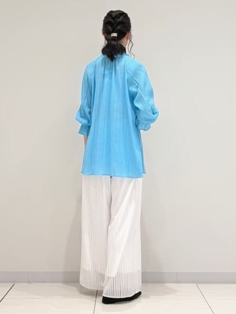 kayoさんの「INDIVI｜【洗える／シャーリング素材】ボリューム袖エアリーブラウス」を使ったコーディネート