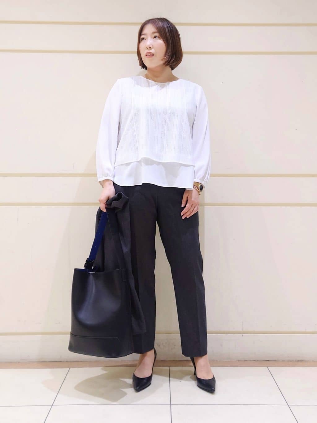 Itoさんの「INDIVI｜【洗える／通勤／スーツ】メランジストレッチ テーパードパンツ」を使ったコーディネート