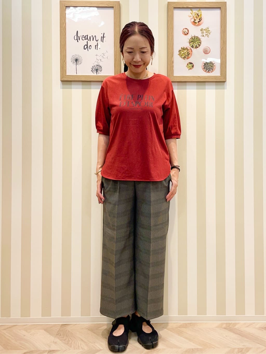 エモさんの「SHOO･LA･RUE｜【セットアップ可/洗濯後しわになりにくい】5分袖テーラードジャケット」を使ったコーディネート
