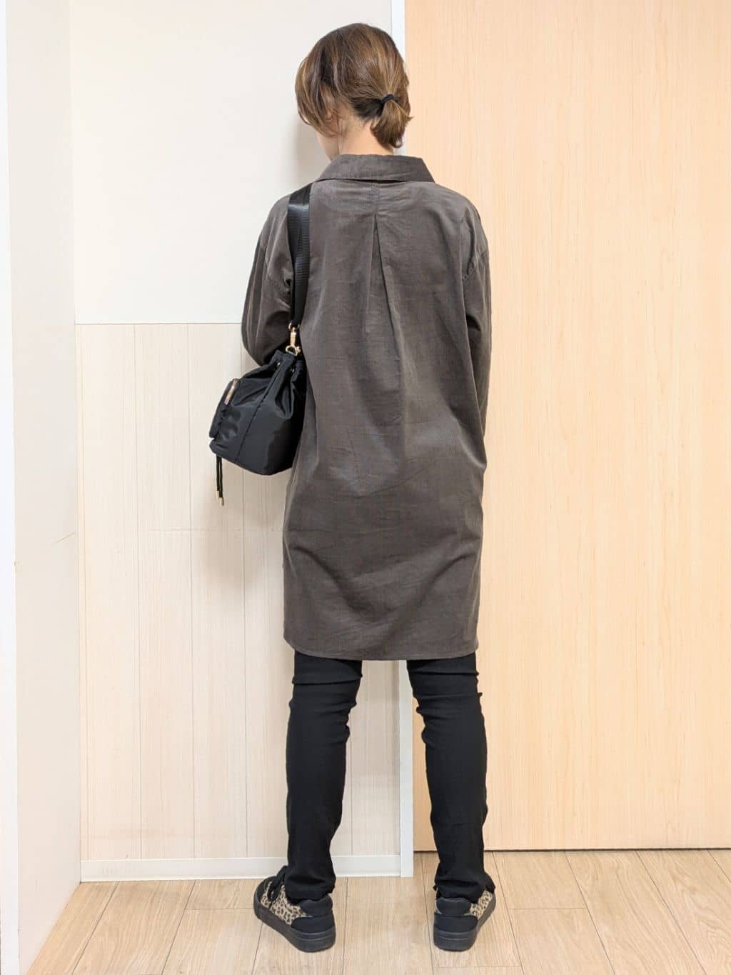 YuAさんの「SHOO･LA･RUE｜【洗濯機可/S-LL】すっきり見えにこだわった コーデュロイチュニックワンピース」を使ったコーディネート