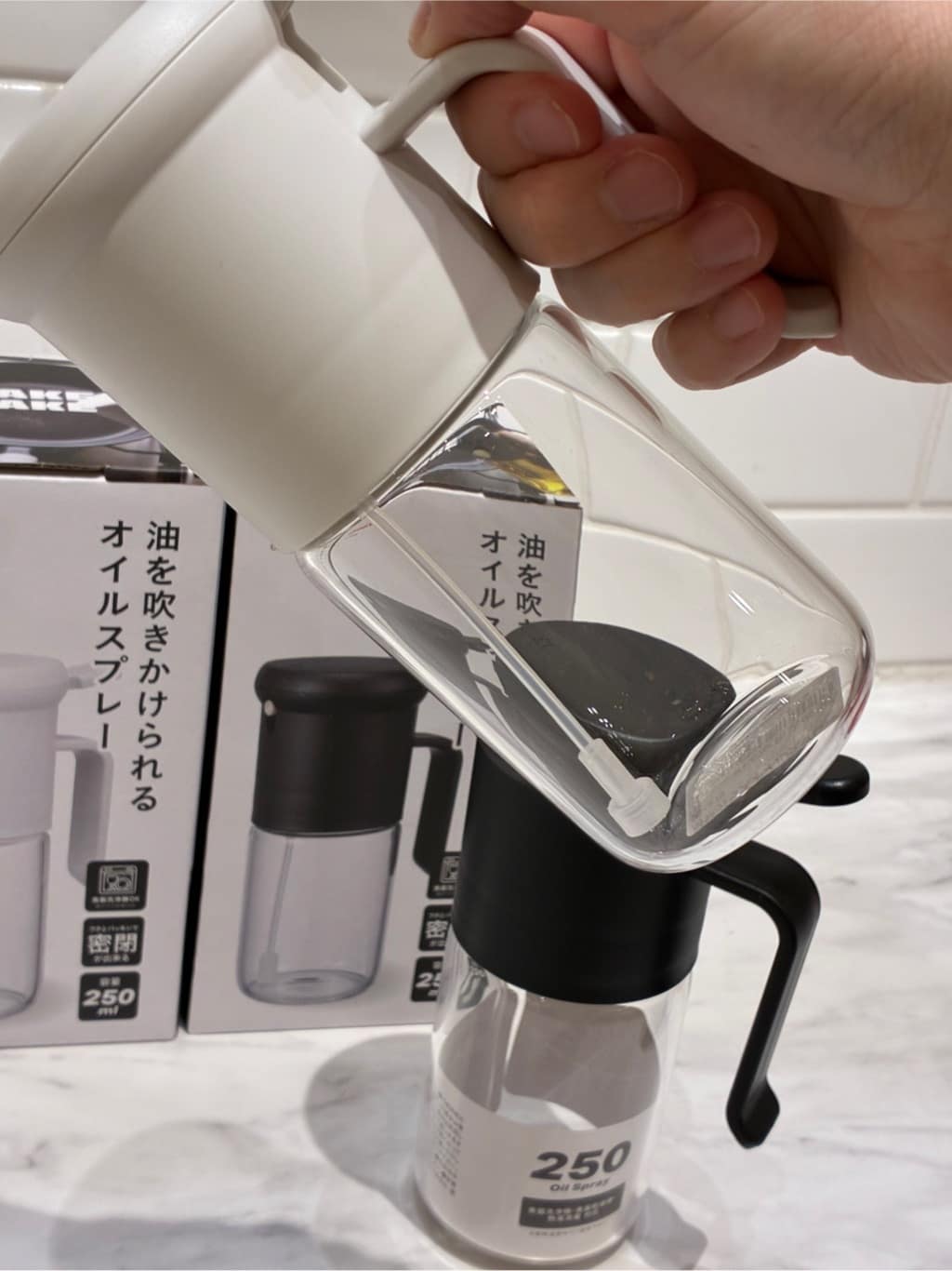 もかさんの「212 KITCHEN STORE｜耐熱ガラスオイルスプレー WH ＜atomico  アトミコ＞」を使ったコーディネート