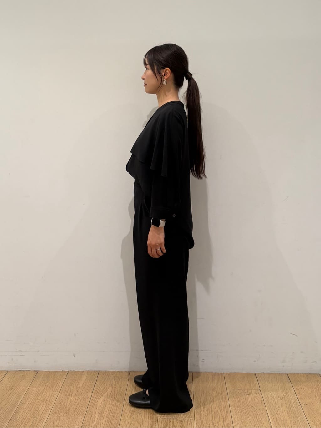 maiさんの「INDIVI｜【羽織りとしても活躍！】ケープカラーブラウス」を使ったコーディネート