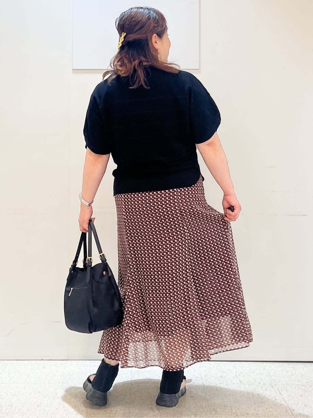 kimmyさんの「Reflect｜【WEB先行カラーあり／マシンウォッシュ可／ウエスト総ゴム】コツキ幾何柄ロングスカート」を使ったコーディネート