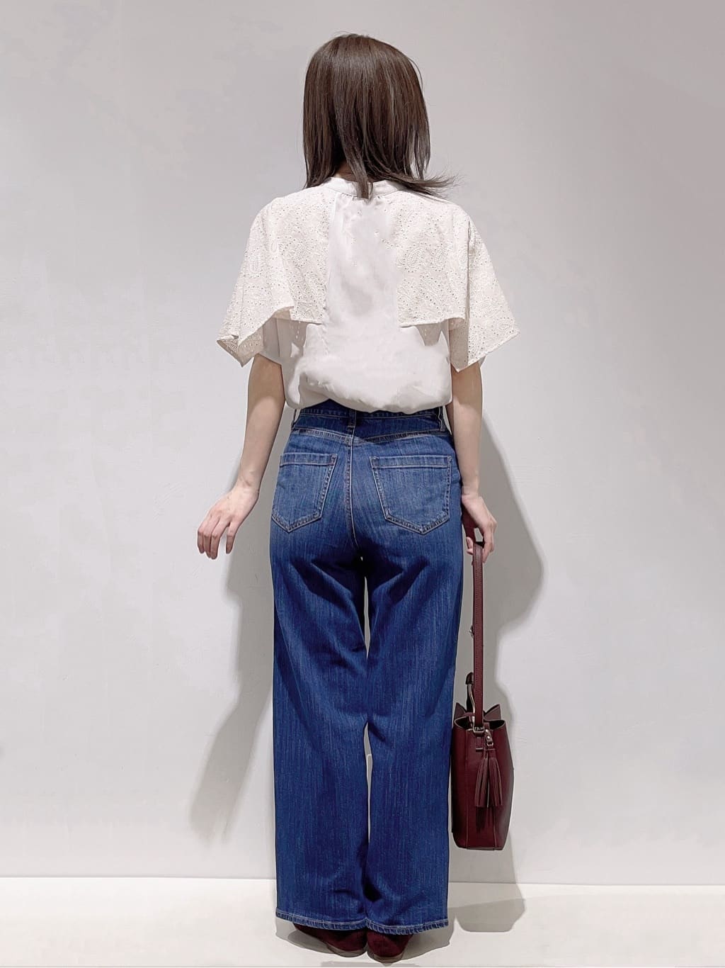 HITOMIさんの「grove｜【美シルエット/選べる着丈】大人のためのバギーデニム」を使ったコーディネート