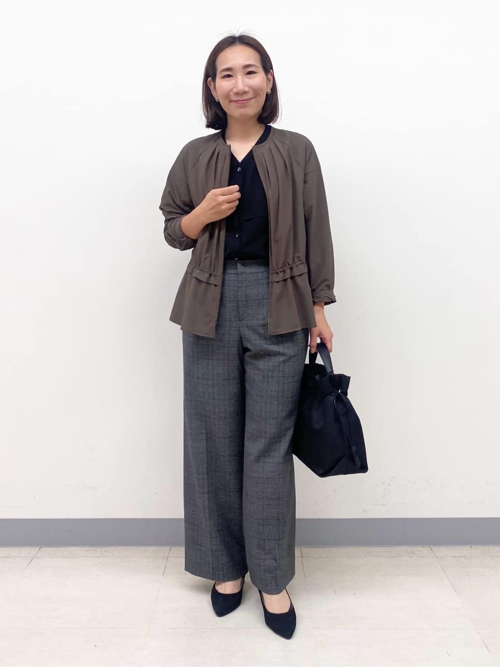 YUKARIさんの「INDIVI｜【羽織りとしても活躍！】ケープカラーブラウス」を使ったコーディネート