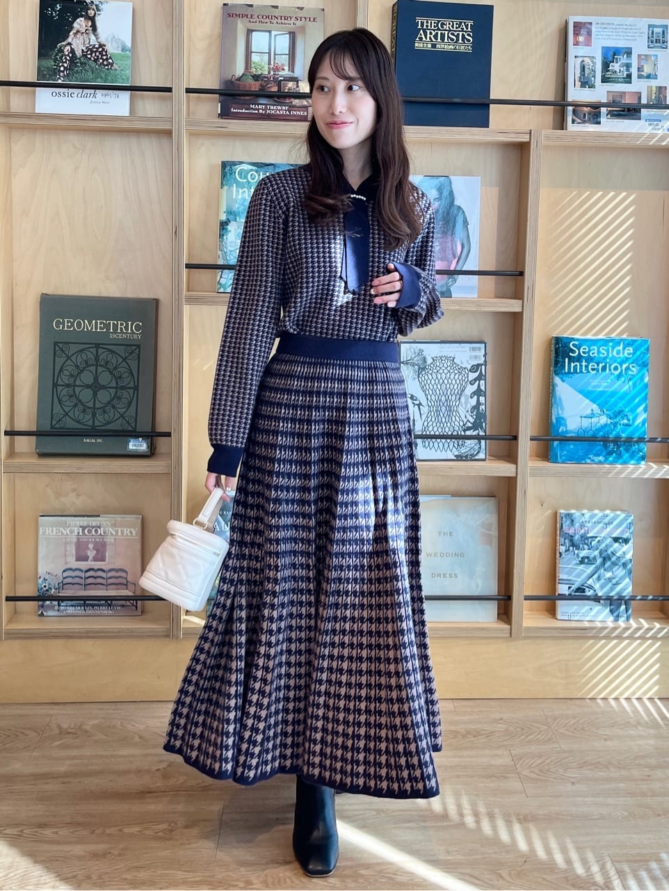 はばさんの「Couture brooch｜【大人上品・ベルト付き】パール調釦チェスターコート」を使ったコーディネート