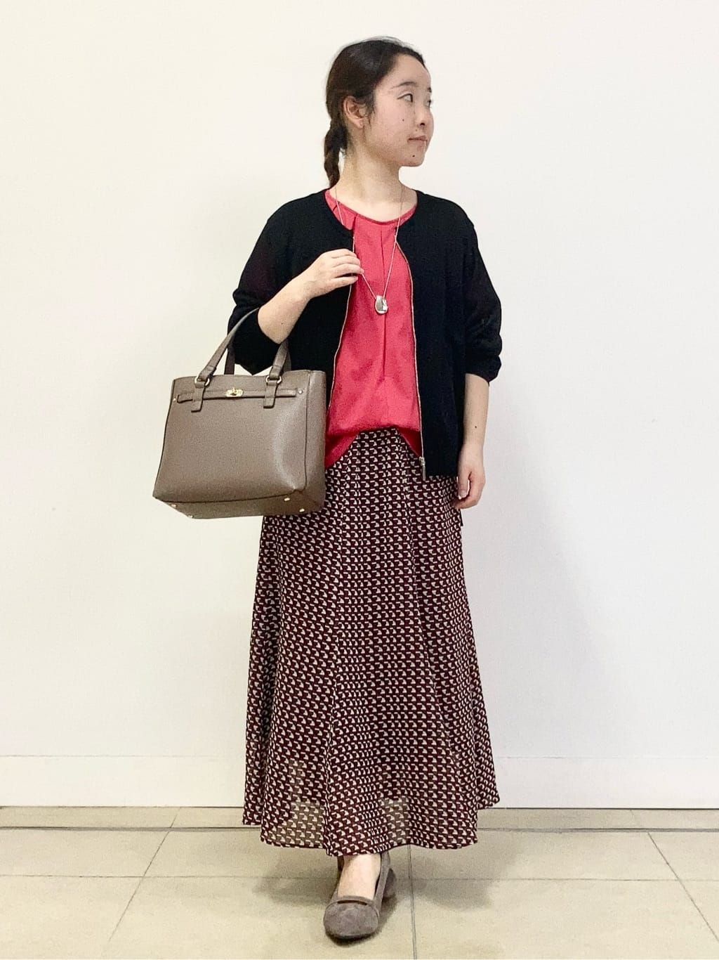tomominさんの「Reflect｜【WEB先行カラーあり／マシンウォッシュ可／ウエスト総ゴム】コツキ幾何柄ロングスカート」を使ったコーディネート