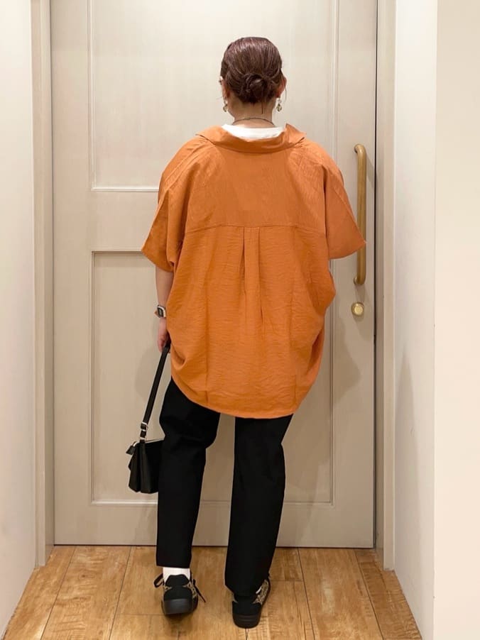 はまちゃんさんの「SHOO･LA･RUE｜【洗える/S-LL/5分袖】1枚でも羽織としても。さらさらドレープシャツ」を使ったコーディネート