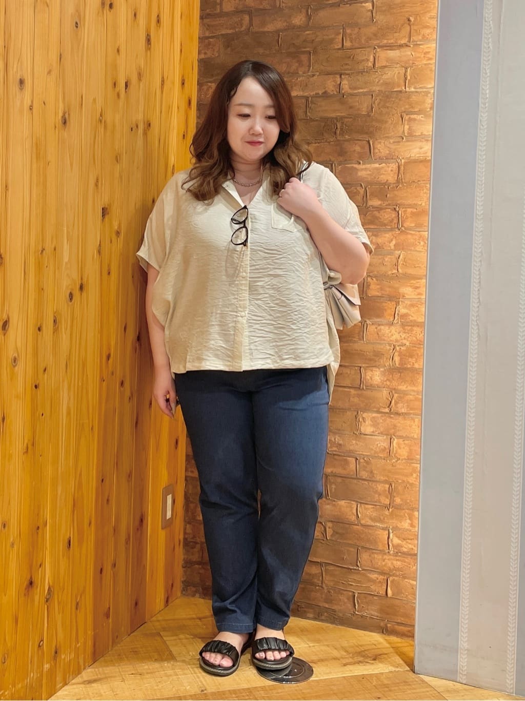 Risaさんの「SHOO･LA･RUE｜【洗える/S-LL/5分袖】1枚でも羽織としても。さらさらドレープシャツ」を使ったコーディネート