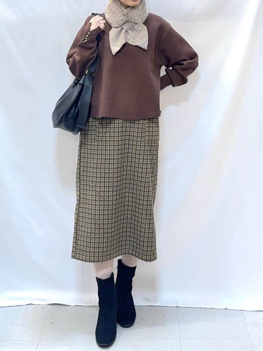 𝐇𝐢𝐫𝐨𝐦𝐢さんの「SHOO･LA･RUE｜【S-LL/あったか】大人レディな着こなしに シャギーチェックスカート」を使ったコーディネート