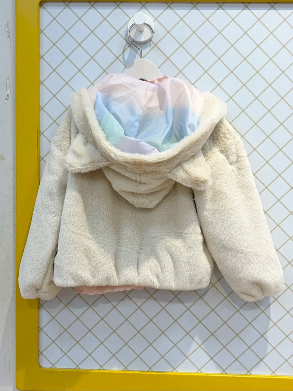 蒼さんの「SHOO･LA･RUE｜【100-120cm/トドラー】耳付きエコファーパーカ」を使ったコーディネート